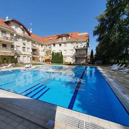 Relax Wellness Manzard Hajduszoboszlo Appartamento Esterno foto