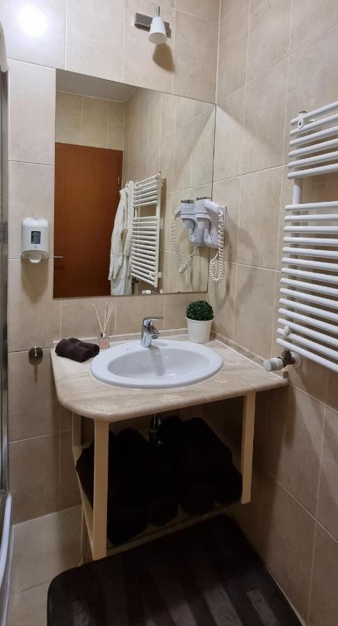 Relax Wellness Manzard Hajduszoboszlo Appartamento Esterno foto