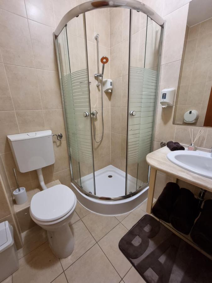 Relax Wellness Manzard Hajduszoboszlo Appartamento Esterno foto
