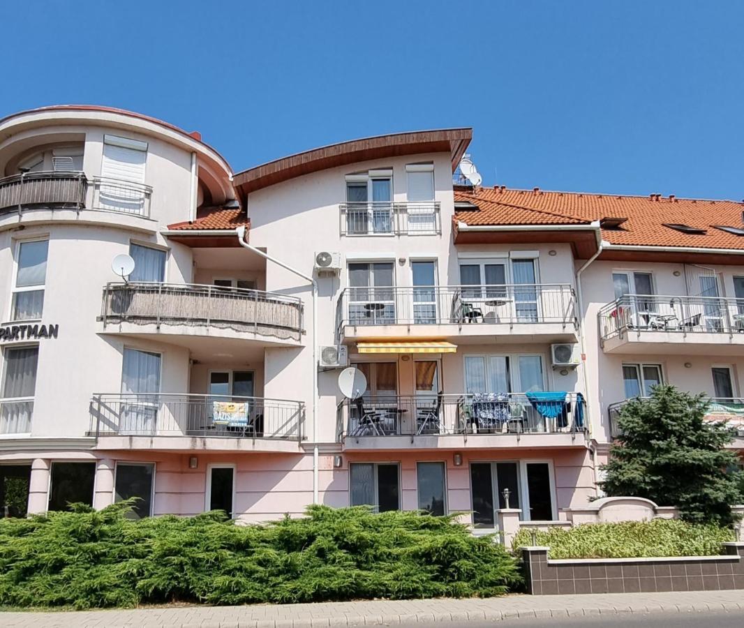 Relax Wellness Manzard Hajduszoboszlo Appartamento Esterno foto