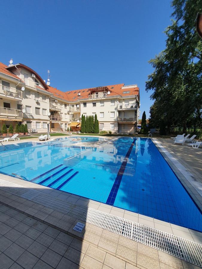 Relax Wellness Manzard Hajduszoboszlo Appartamento Esterno foto