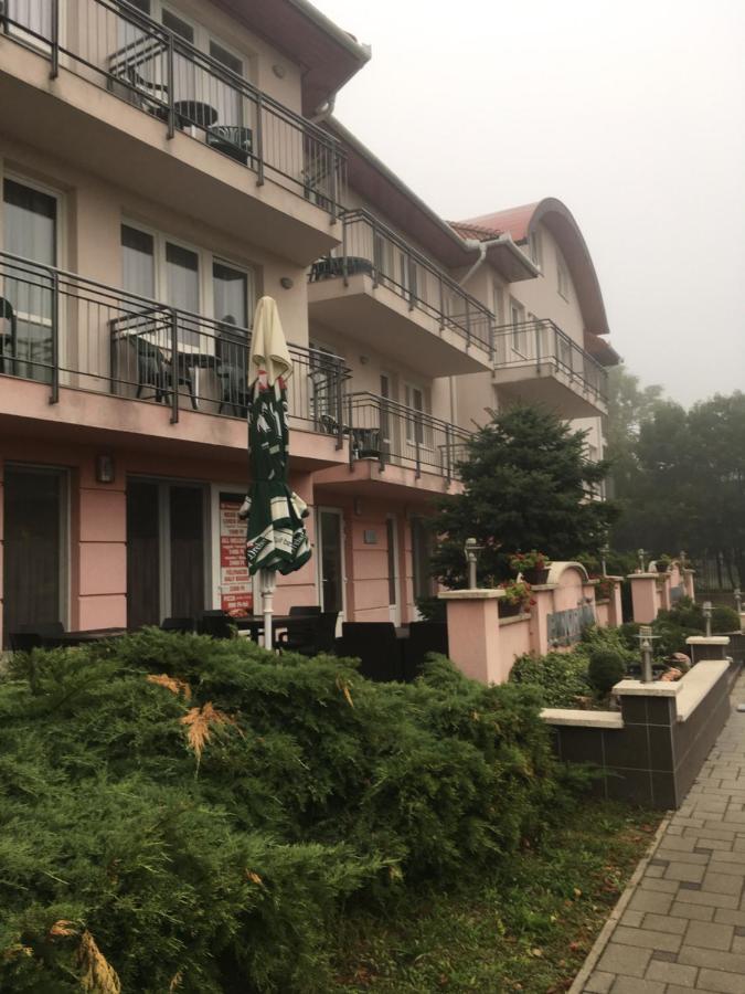 Relax Wellness Manzard Hajduszoboszlo Appartamento Esterno foto