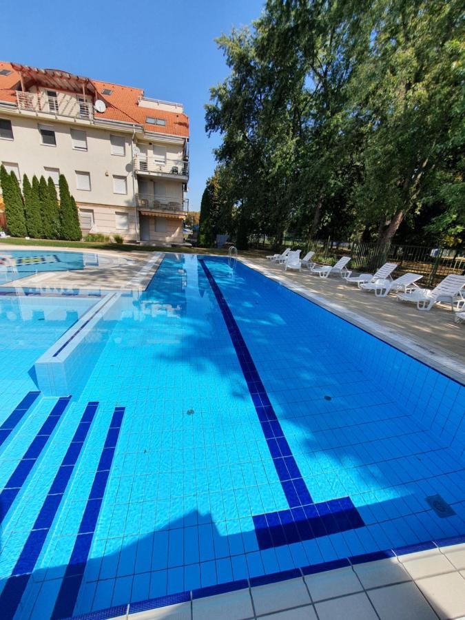 Relax Wellness Manzard Hajduszoboszlo Appartamento Esterno foto